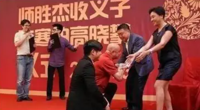 陈寒柏：指责郭德纲欺师灭祖，辱骂北京足球队，认5个干爹当靠山