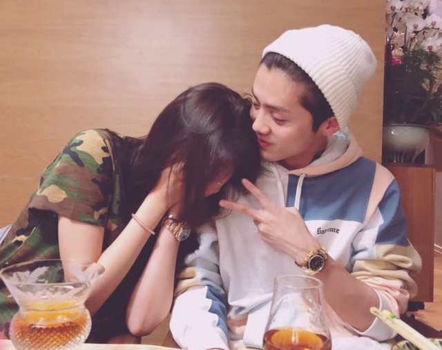 有一种“差距”叫鹿晗与关晓彤，官宣6年后，两人棋局终于被看清