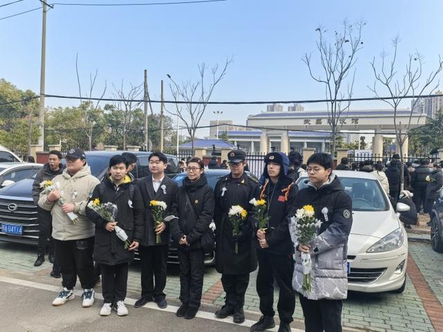 黄老一路走好！“你是我们的英雄”