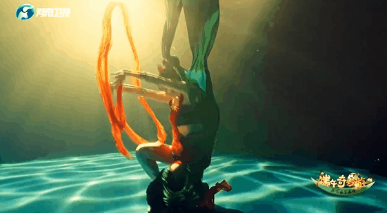 全网刷屏！这段又燃又梦幻的“水中飞天”舞蹈，你一定要看