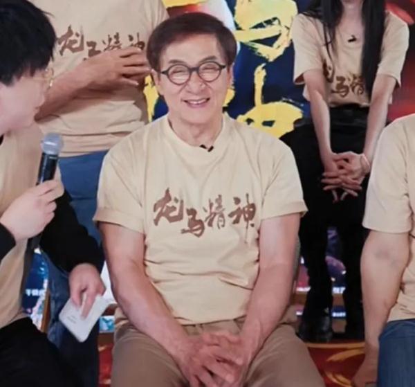 69岁的成龙状态太好了！过人的健康与精力在于这6个字！