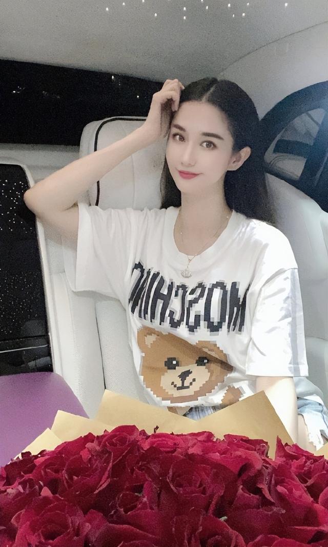 蓝心妍:“三级片” 风暴后,财富如山无人敢近,孤独似海何解?