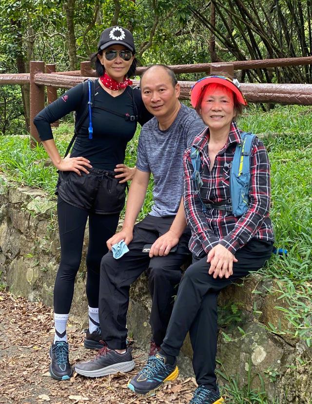 刘嘉玲当时有多美？风情万种一双大眼睛，难怪梁朝伟没逃过美人关