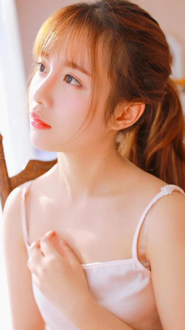 《年轻貌美的妻子与出轨的丈夫：一场情感的纠葛》