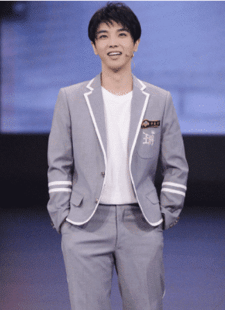 172的华晨宇遇上173的关晓彤，暴露真实身高，谁在说谎？