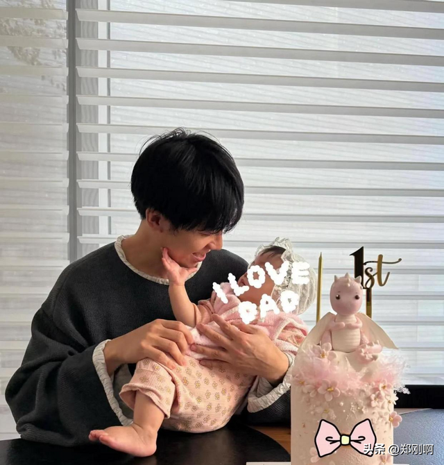 李昇基为女儿庆祝1周岁生日！女儿肉嘟嘟超可爱，画面十分温馨