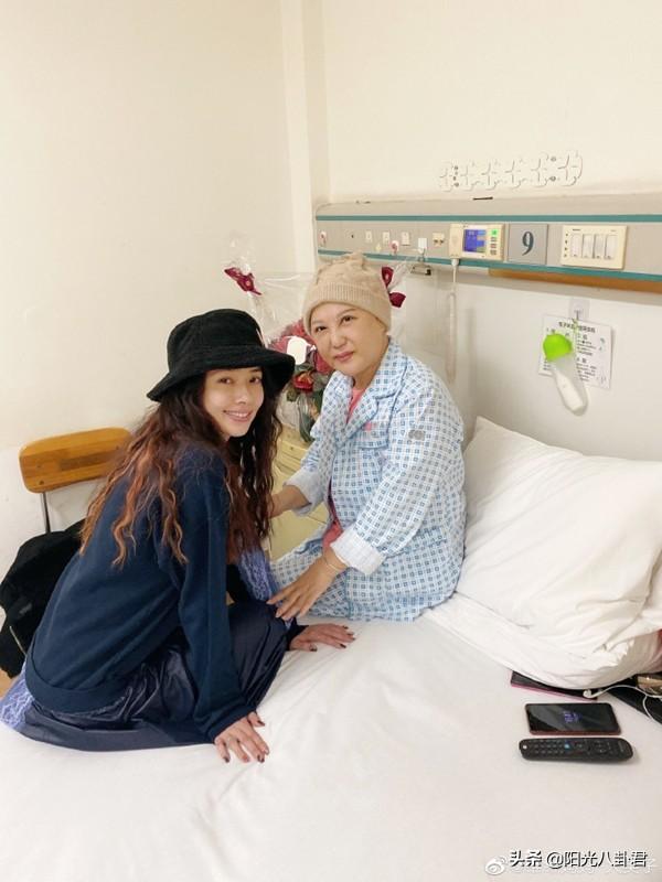 刘维妈妈癌症复发住院,郭碧婷前去探望,两人互称母女惹向太吃醋