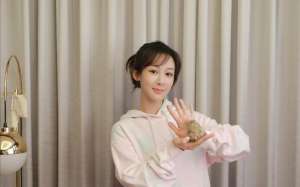 杨紫的父母(杨紫晒父亲旧照，年轻时杨父颜值堪称小鲜肉，这是什么神仙家庭？)