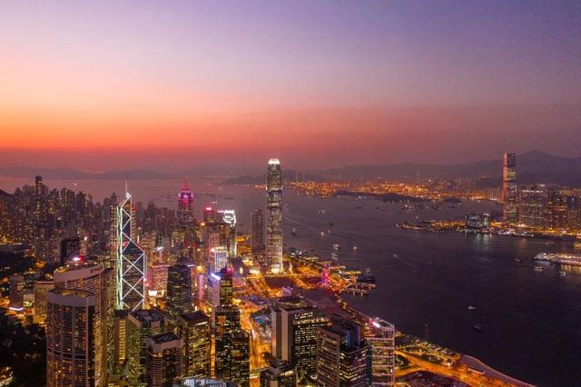 航拍香港:从高空视角看密度之城