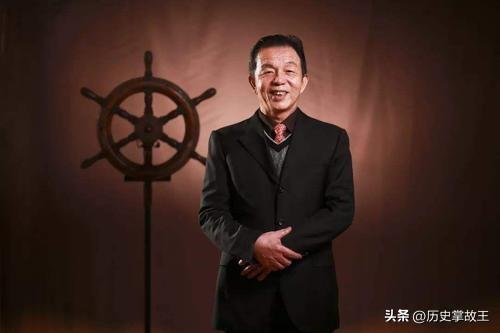 靠卖“女性用品”身家百亿的他，儿子娶豪门白富美，自己却吃泡面