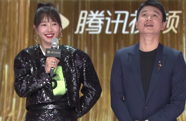 拾光盛典造型：杨幂雍容优雅，迪丽热巴造型敷衍，刘亦菲手臂抢镜