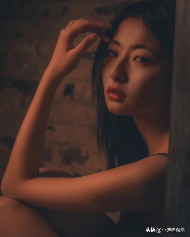 关于描写孤独少妇情感的诗词,七律《少妇独守空闺》含古风赏析