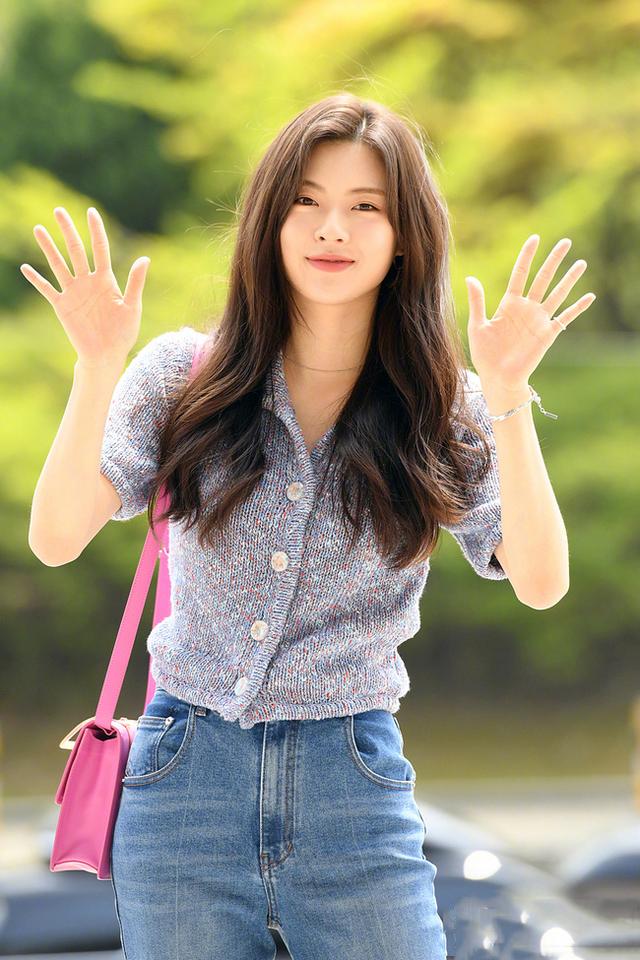 眼光确实好!李光洙女友李先彬私服曝光,喇叭裤秀出惹眼大长腿