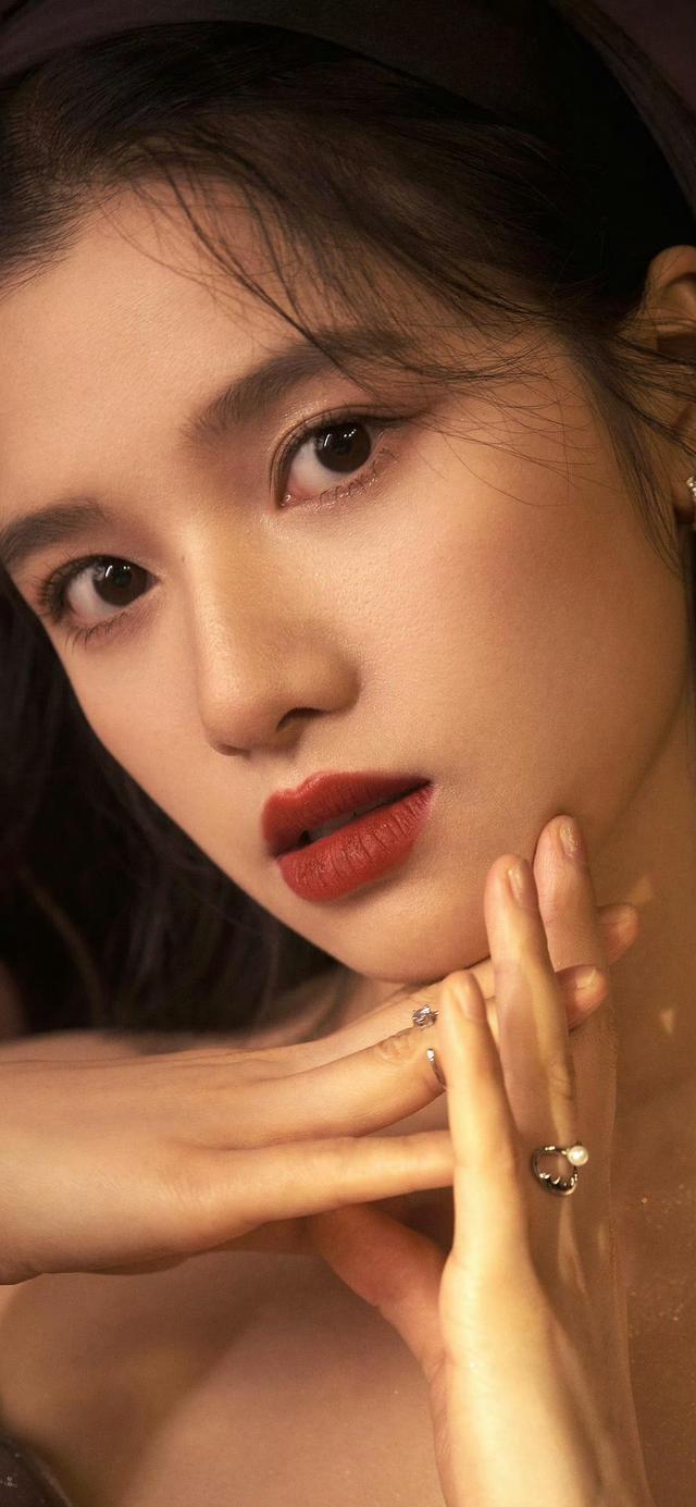 女皇张婧仪，肤白貌美大长腿，全都长在审美上了
