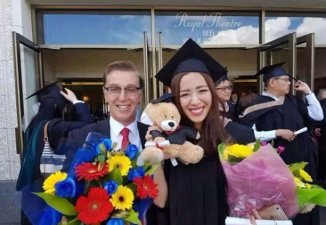 台湾艺人刘伊心:靠着“作”出圈,却把握热度达到自己人生目标