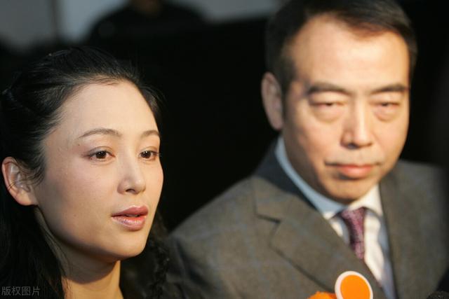 父亲是陈凯歌，母亲是陈红，强捧好几年都红不了，陈飞宇也很无奈