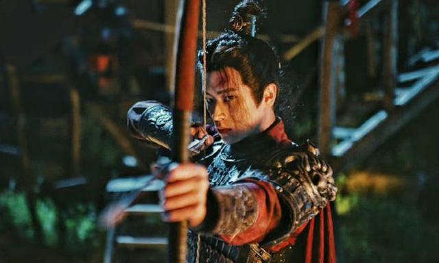 《虚颜》男主曾被嘲“古装丑男”，现因颜值出圈，还撞脸陈冠霖