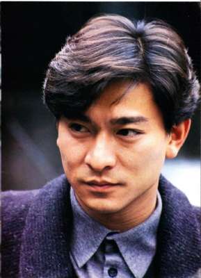 娱乐圈之天王巨星(刘德华：从贫民小子到天王巨星，他的人生比电影更精彩)