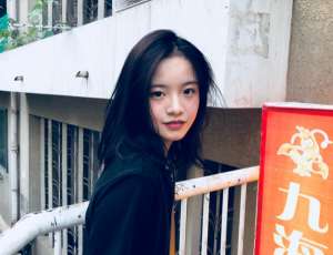 李庚希照片(李庚希自拍遭疯传,简直美得像洋娃娃,网友:难怪陶虹这么宠她)