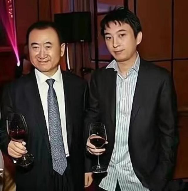 2011年汪姐小菲大S婚礼现场冰岁的她甩掉头纱大步忐向汪小菲