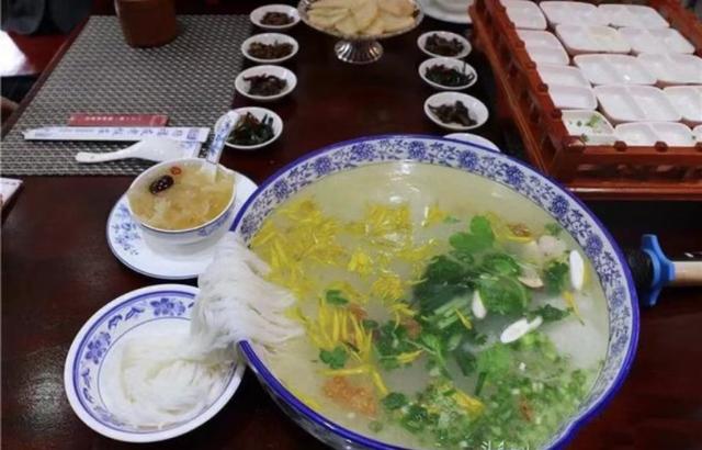 新华走笔丨左手咖啡右手茶