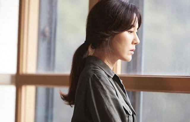 《女教师》,韩国19禁电影,两个女老师为争夺男学生无所不用
