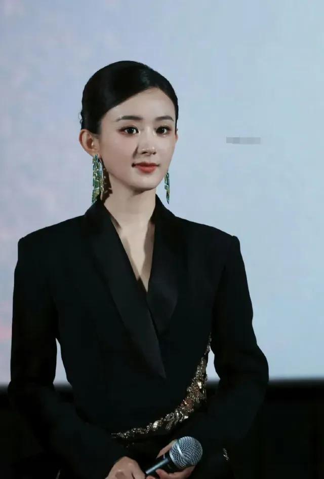 独家揭秘：赵丽颖背后的神秘经纪人，为何粉丝喊打喊杀都动不了？