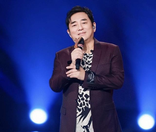 胖到不见脖！香港歌手吕方多次减肥失败，娶富婆妻子老来得女