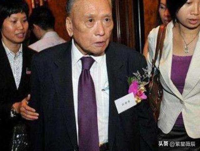 和发妻奋斗20年成香港巨富，妻子不幸遇难后，立马娶了妻妹