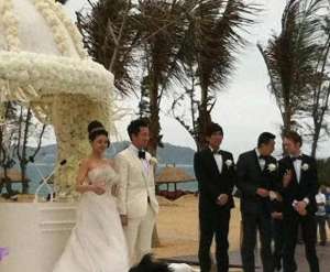 汪姐(2011年汪姐小菲大S婚礼现场冰岁的她甩掉头纱大步忐向汪小菲)