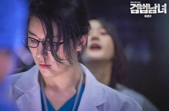 吃饭的时候千万别刷！推荐十部精彩刺激的重口法医剧