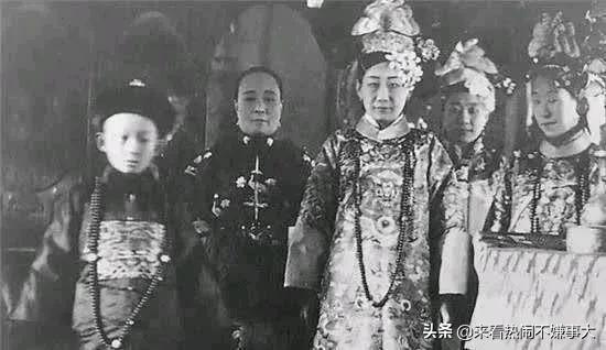 末代皇后婉容的一生，最后堕落沉沦，凄惨又令人唏嘘