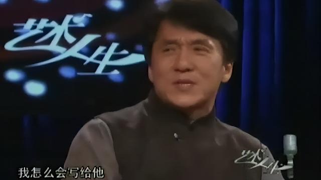 成龙：从跑龙套到国际功夫巨星，他的成功，到底付出了多大的代价