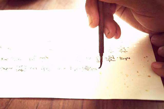 郦波发表了一首七绝，民间高手与其掐架，结果都败给了电脑写的诗