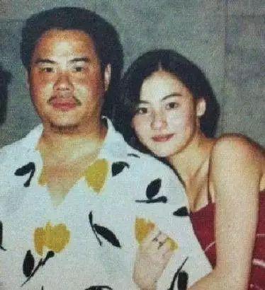 母亲55岁拍三级片、父亲是黑道赌徒:张柏芝的人生比电影还狗血