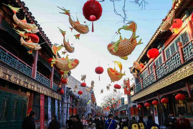 京城拍客今日精选｜寻常烟火巷 花灯初点亮