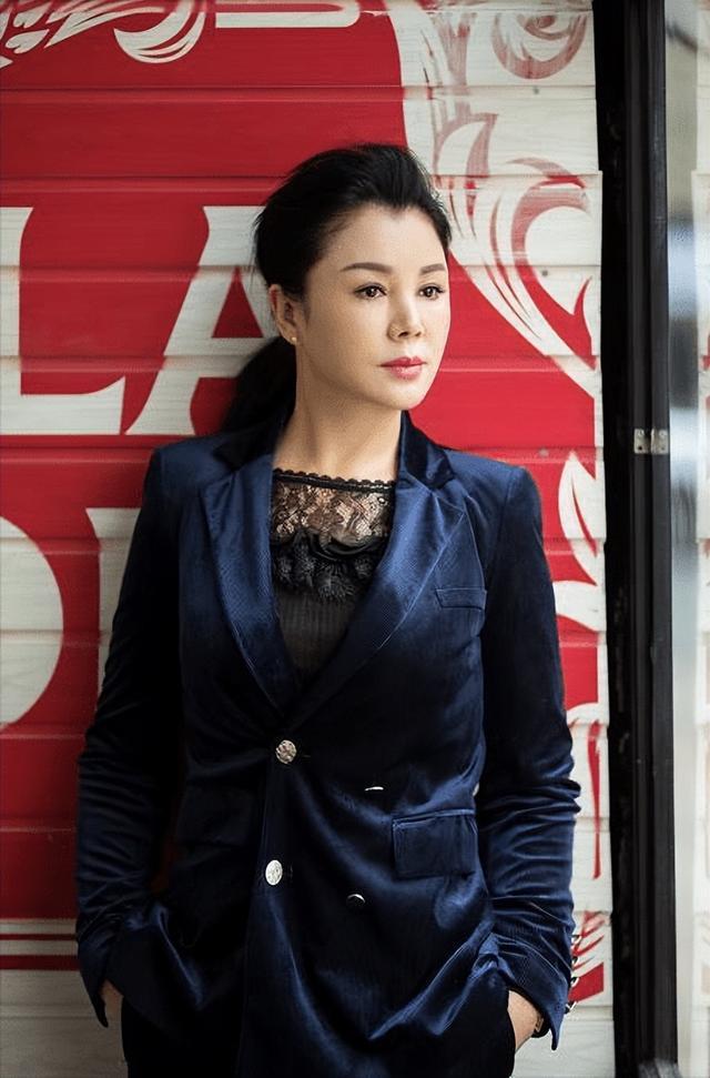 出道28年零绯闻，演了101部戏，却没人说的出她名字，戏红人不红