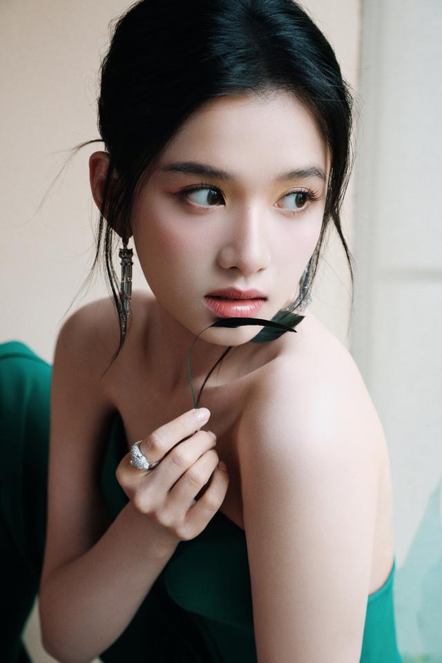 女皇张婧仪，肤白貌美大长腿，全都长在审美上了