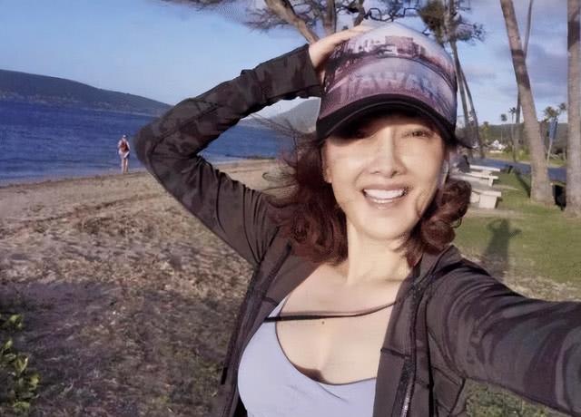 老少恋有多“残酷”?嫁给富豪的牛莉近况曝光,独自旅游疑似离婚