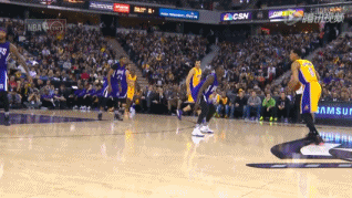 这一扣我能吹一年！科比飞身空接震惊全场