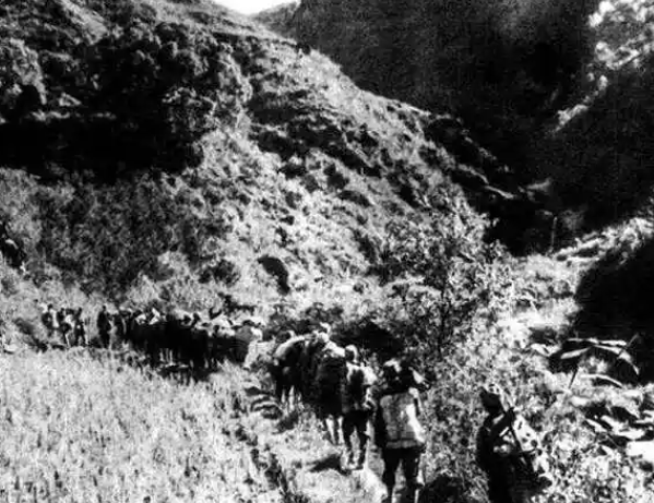 1947年主席犯兵家大忌？孤军深入，严令刘邓不惜代价跃进大别山