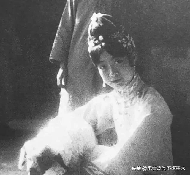 末代皇后婉容的一生，最后堕落沉沦，凄惨又令人唏嘘