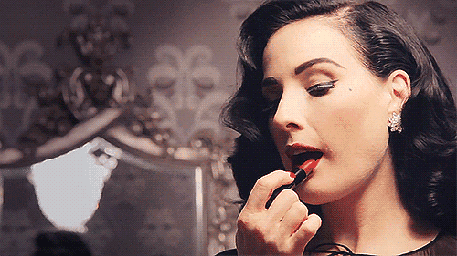 欧美女星撕逼内幕 日日霉霉艾玛沃森PK大红唇