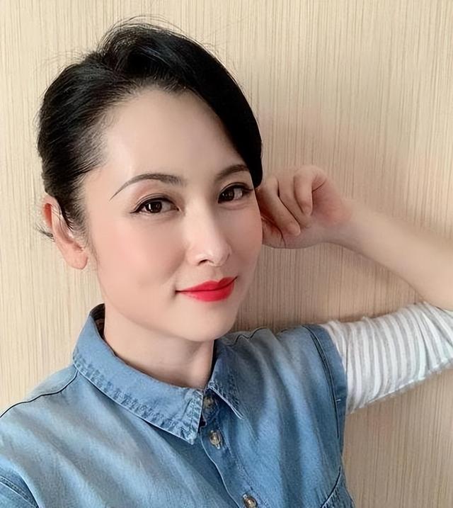 曾被骂同性恋的她，41岁结婚生子却与丈夫对簿公堂，现在过得如何