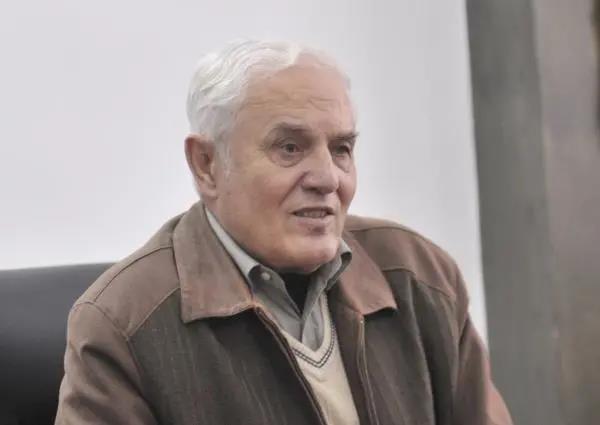 白人弃婴被中国夫妇收养 成地质科学家坚守新疆60年