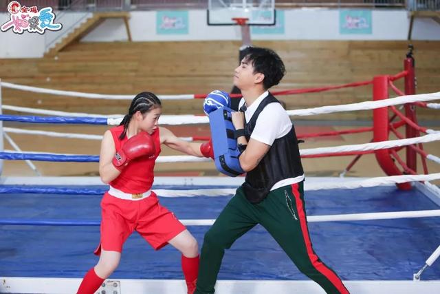 刘宪华陈都灵甜蜜空中奇缘，李茂遭遇乒乓球生涯滑铁卢