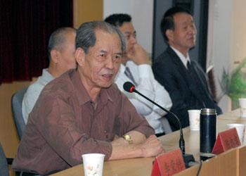 陈忠实痛删4万字后获“茅奖”，原版《白鹿原》再次回归