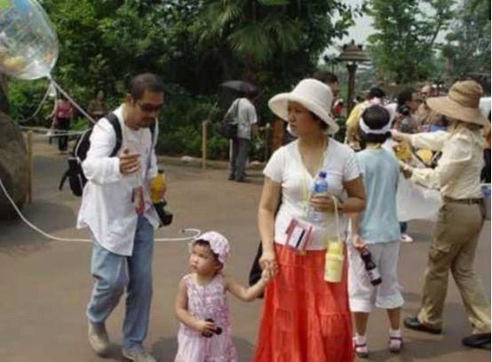 邓婕好后妈人设崩塌?养女首次在节目中公开,夫妻两人宠爱有加