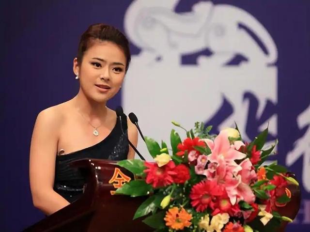 主持人陈辰：嫁给小2岁歌手余笛，41岁为夫生子，结婚13年过得如何