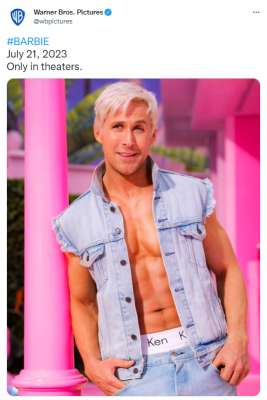 芭比ken(真人版《芭比》公布男主定妆照，瑞恩·高斯林金发秀肌肉“吓坏”中外网友)